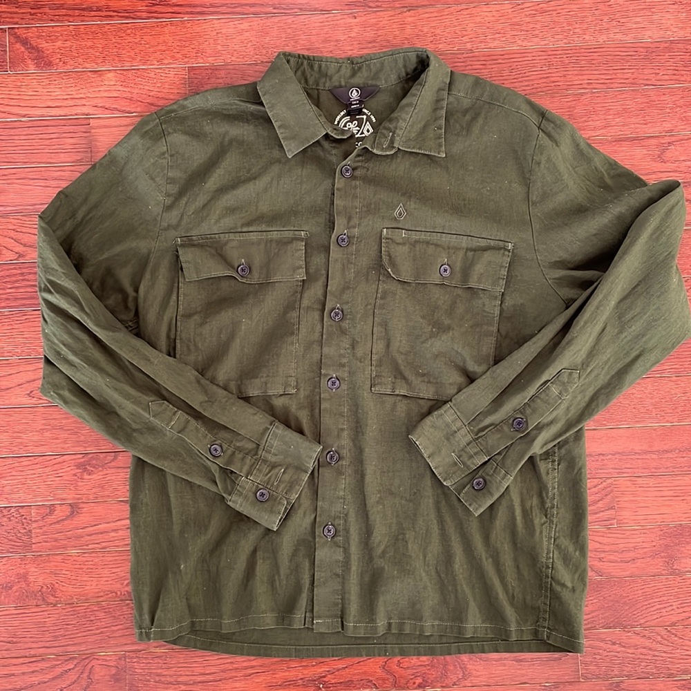Volcom brand men’s button down linen shirt